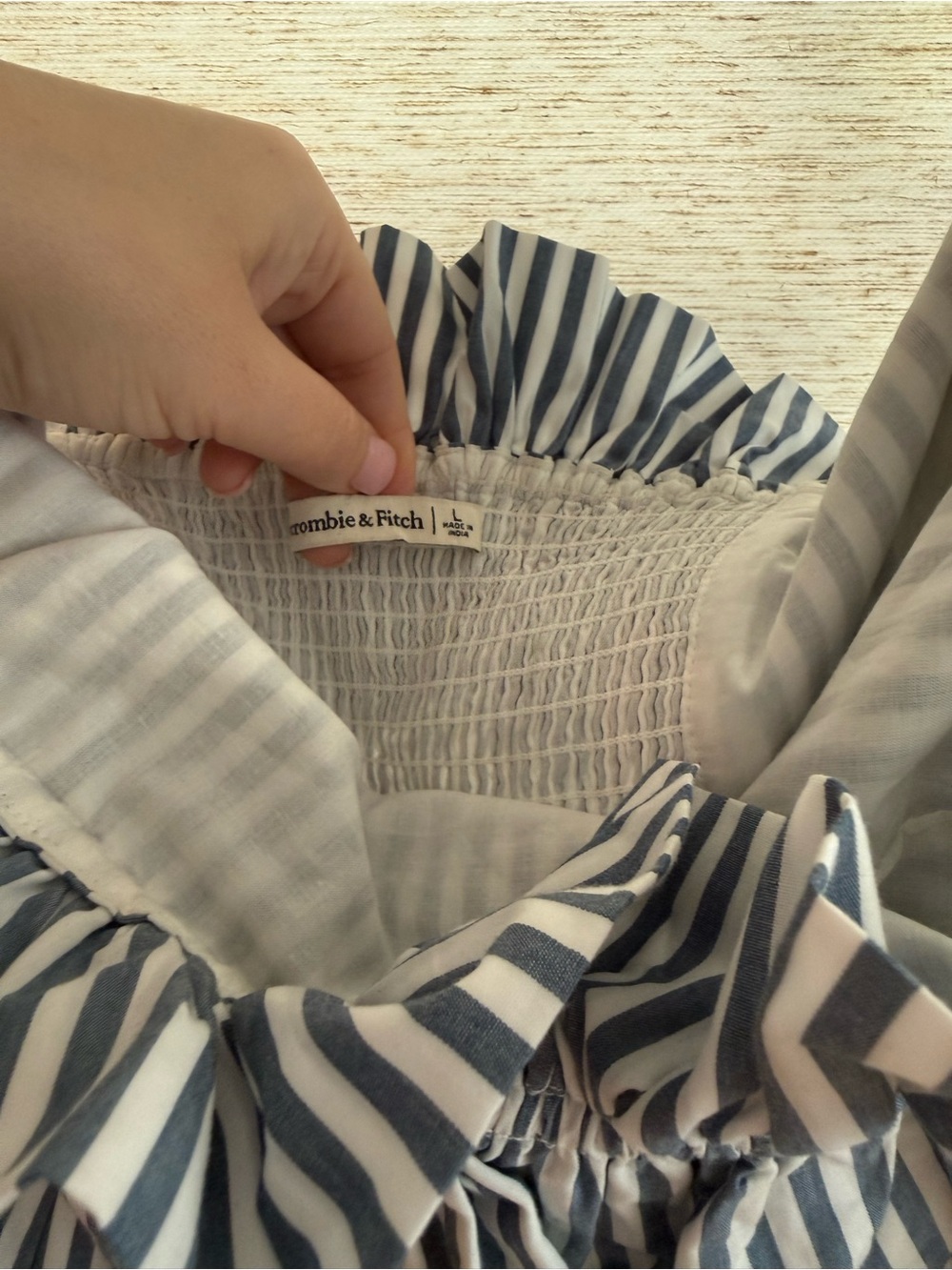 Off-Shoulder Ruffle dress - Picture 2 of 5